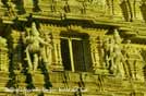 INDIA sculture e bassorilievi su tempio del Sud