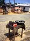 Ghana, vendita di carbonella, su banchetti in strada