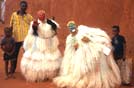 Benin, mascheramenti e danze per rito vodoo, ad Abomey