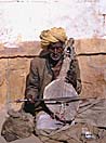 India, suonatore di strada, nel Rajasthan, 1991