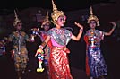 Tailandia, danzatrici in strada, Chang Mai