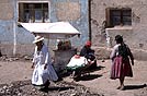 Bolivia, scena di strada a Potos